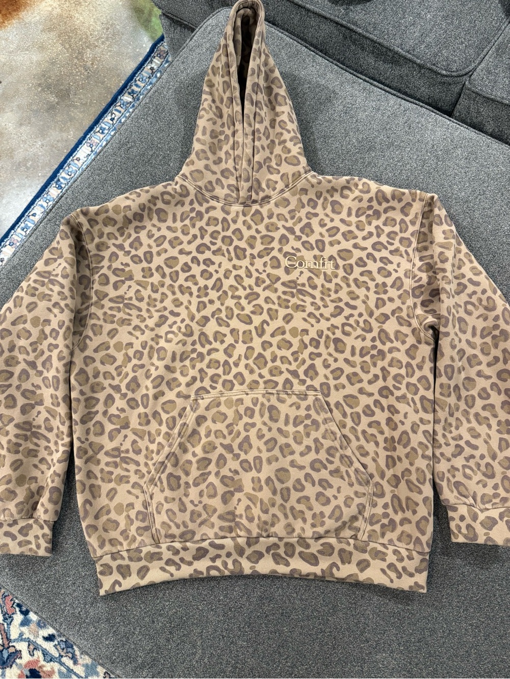 Comfrt Leopard-Print Hoodie Sweatshirt - Brown
